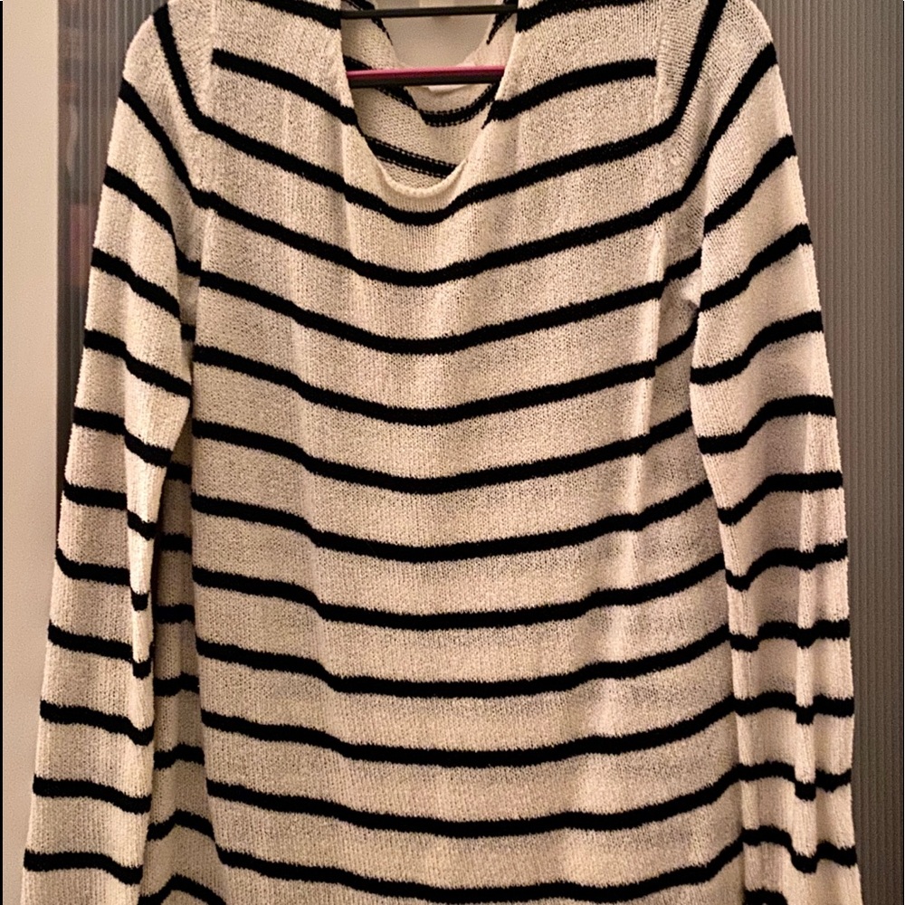 Long sleeve pullover sweater